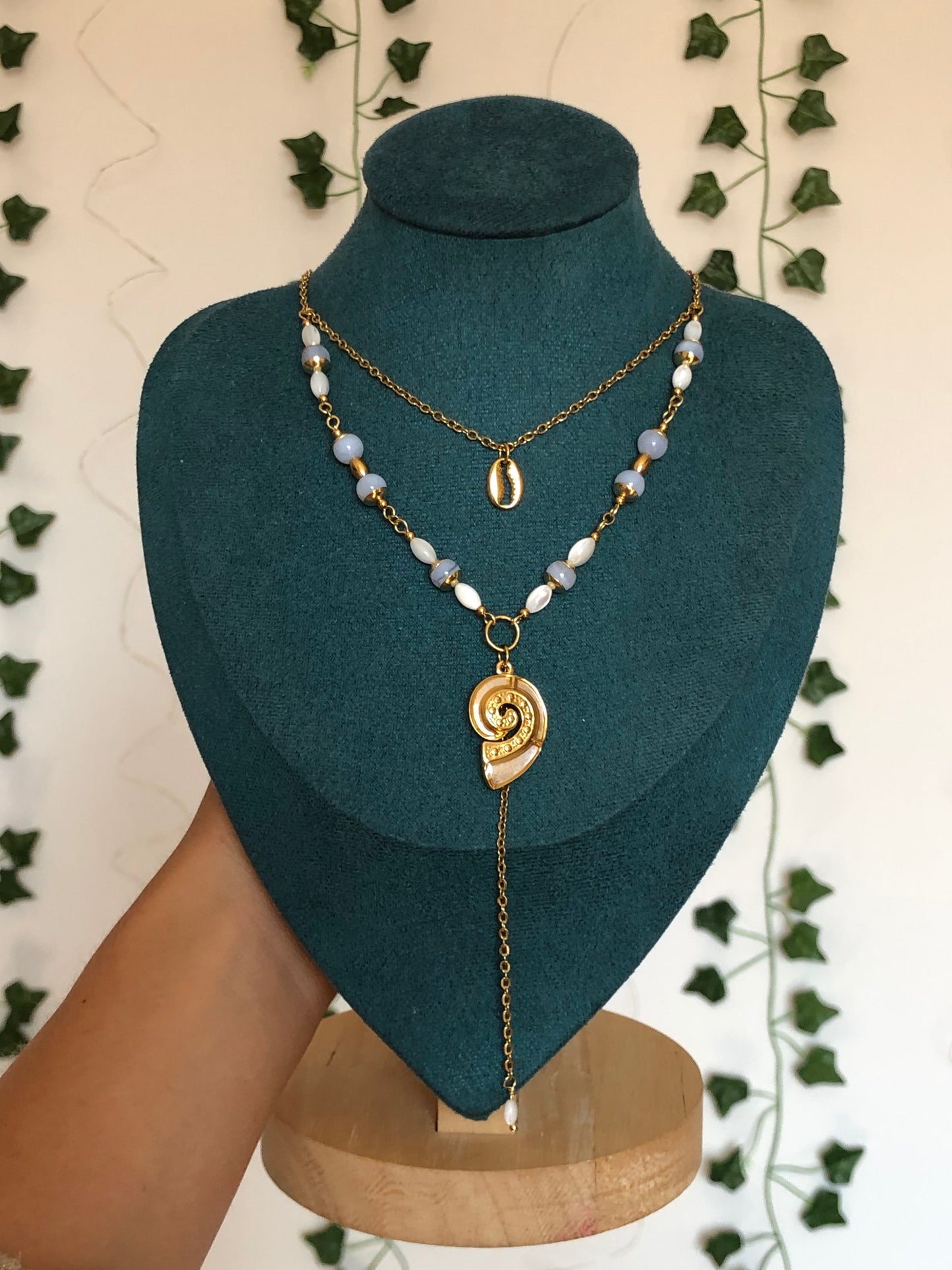 Colliers thème Océan, Calcédoine bleue & perles nacrées