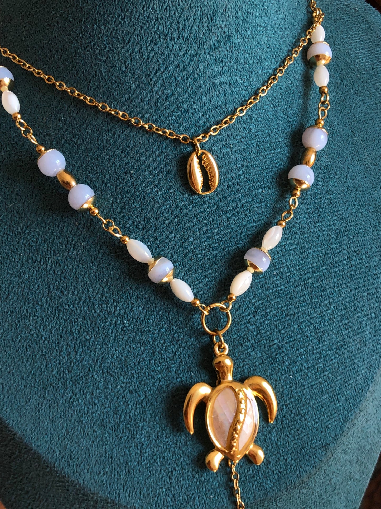 Colliers thème Océan, Calcédoine bleue & perles nacrées