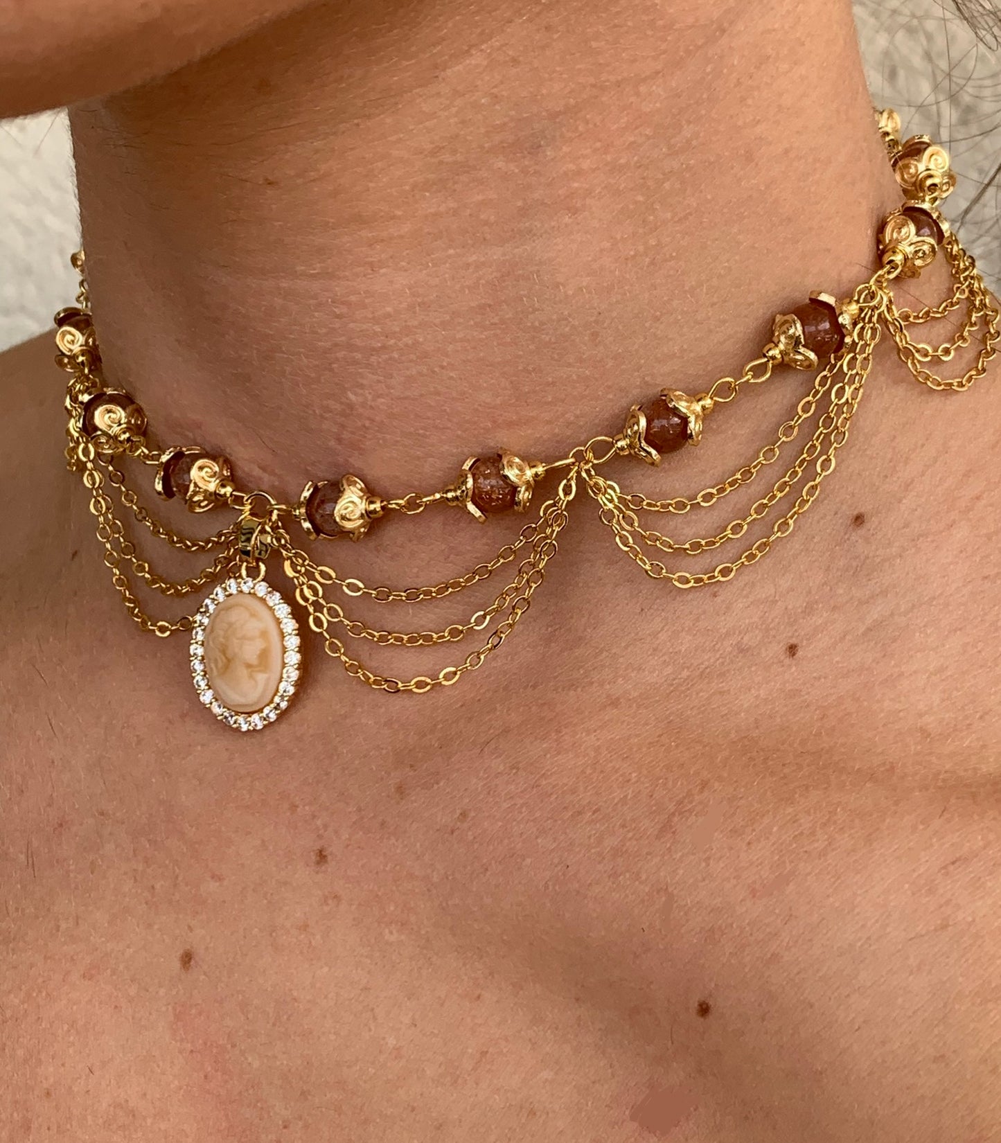 Collier « Elisabeth » Plaqué or & pierre de soleil