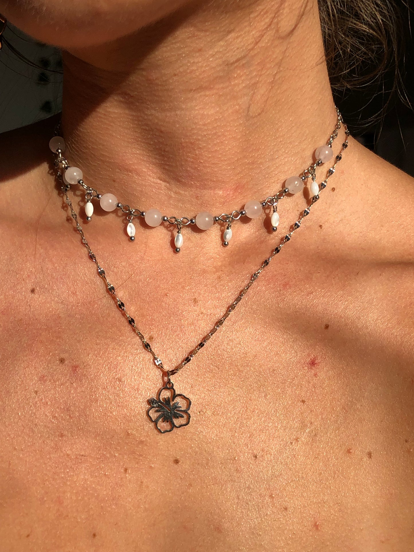 Collier Hibiscus, Quartz rose & perles nacrées