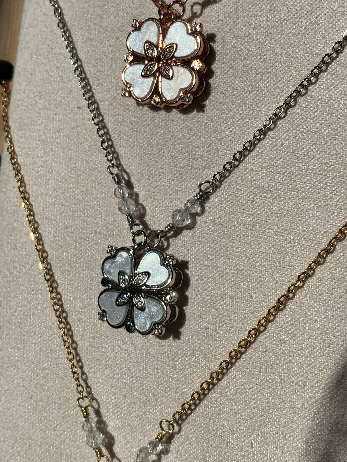 Collier Fleur magnétique & Cristal de roche