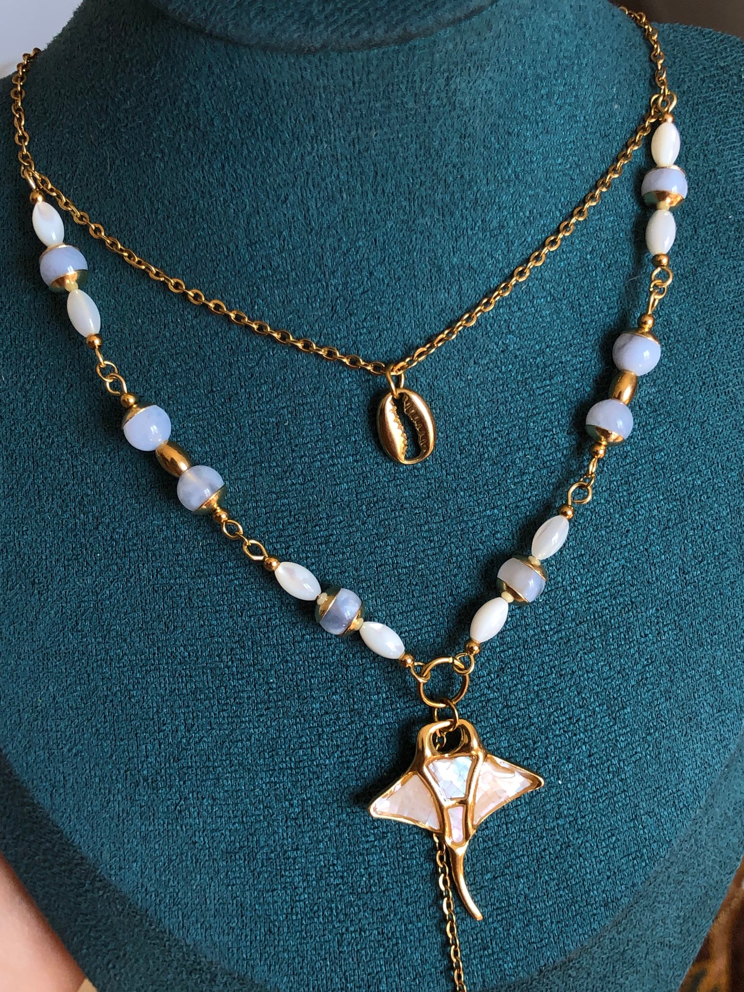 Colliers thème Océan, Calcédoine bleue & perles nacrées