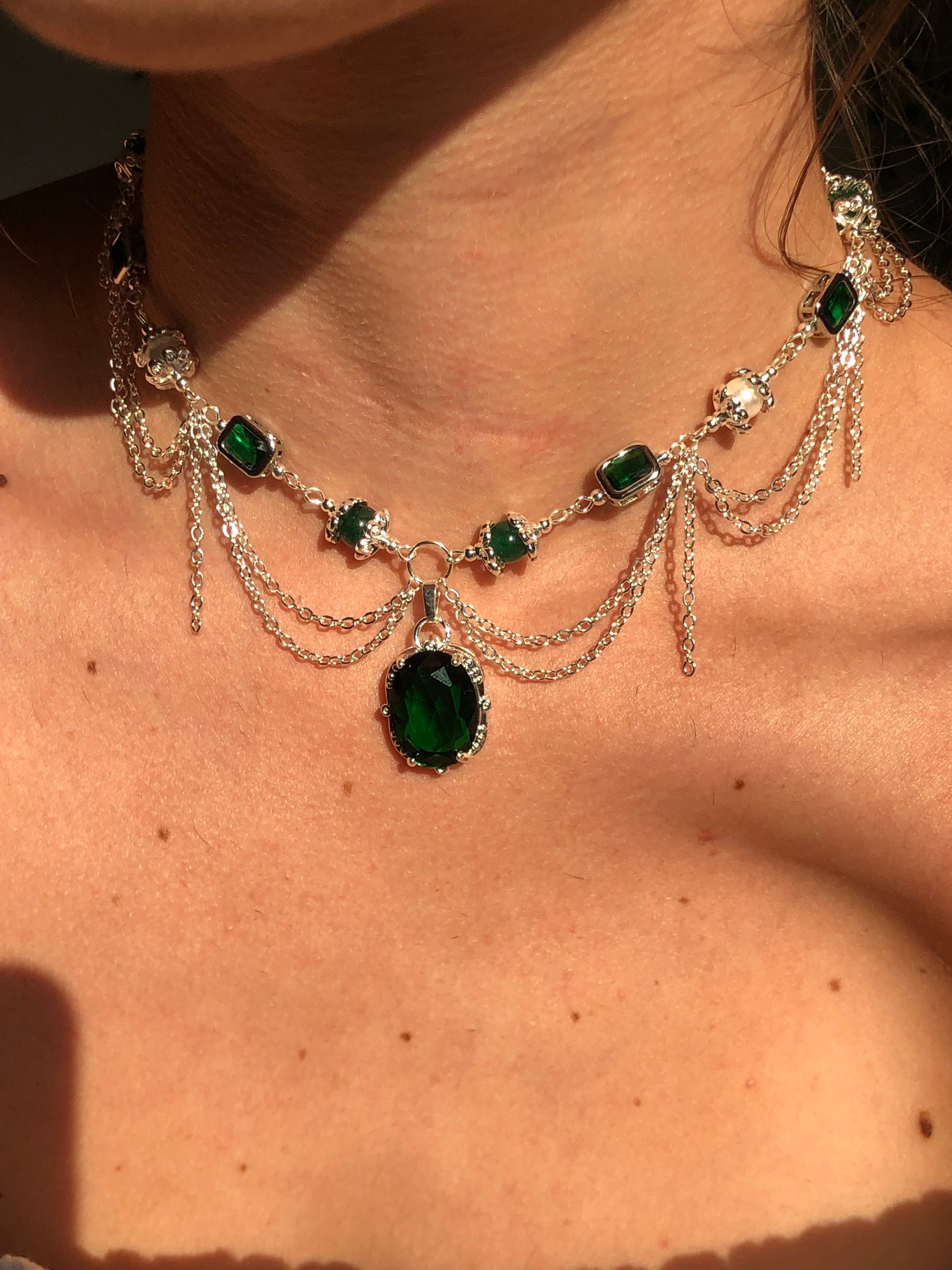 Collier « Frisson d’âme » Aventurine verte étoilée & perles nacrées