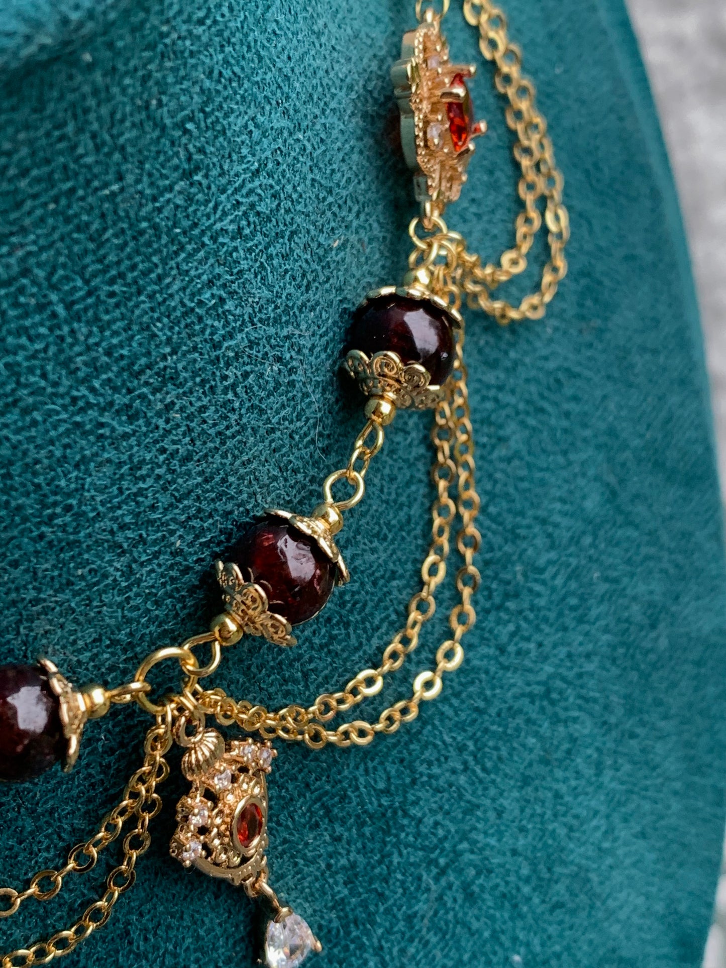 Collier « Duchesse » plaqué or Grenat