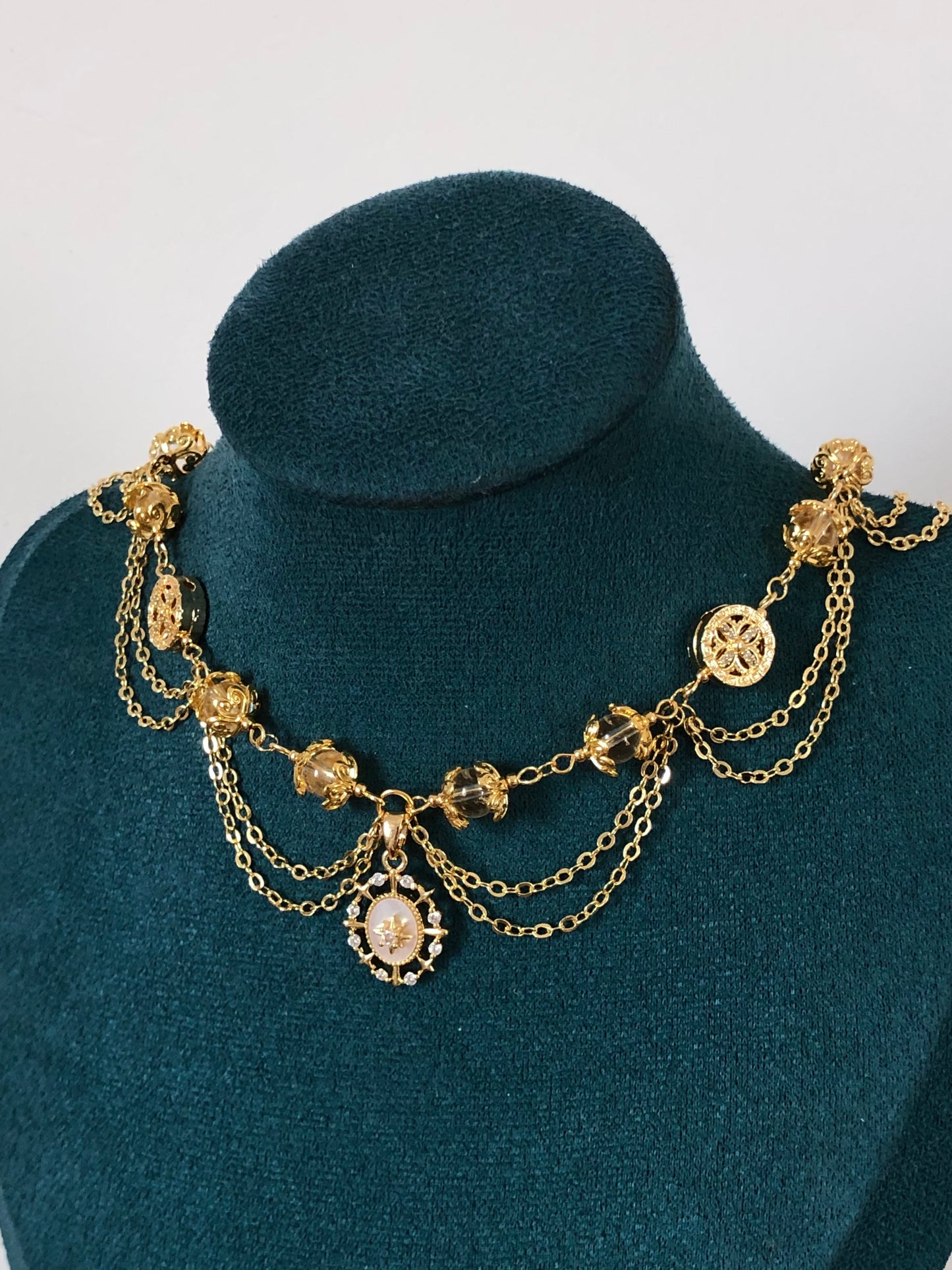 Collier « Daphné » plaqué or Cristal de roche