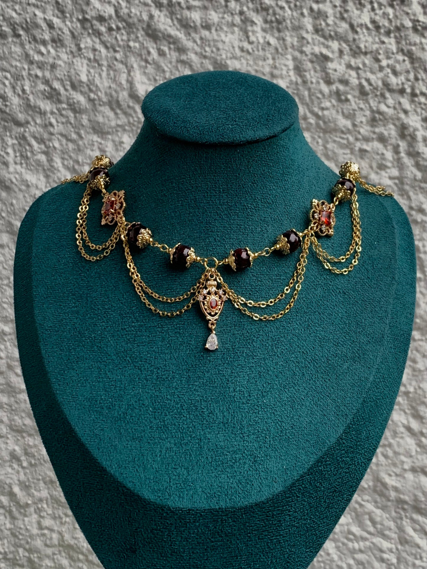 Collier « Duchesse » plaqué or Grenat