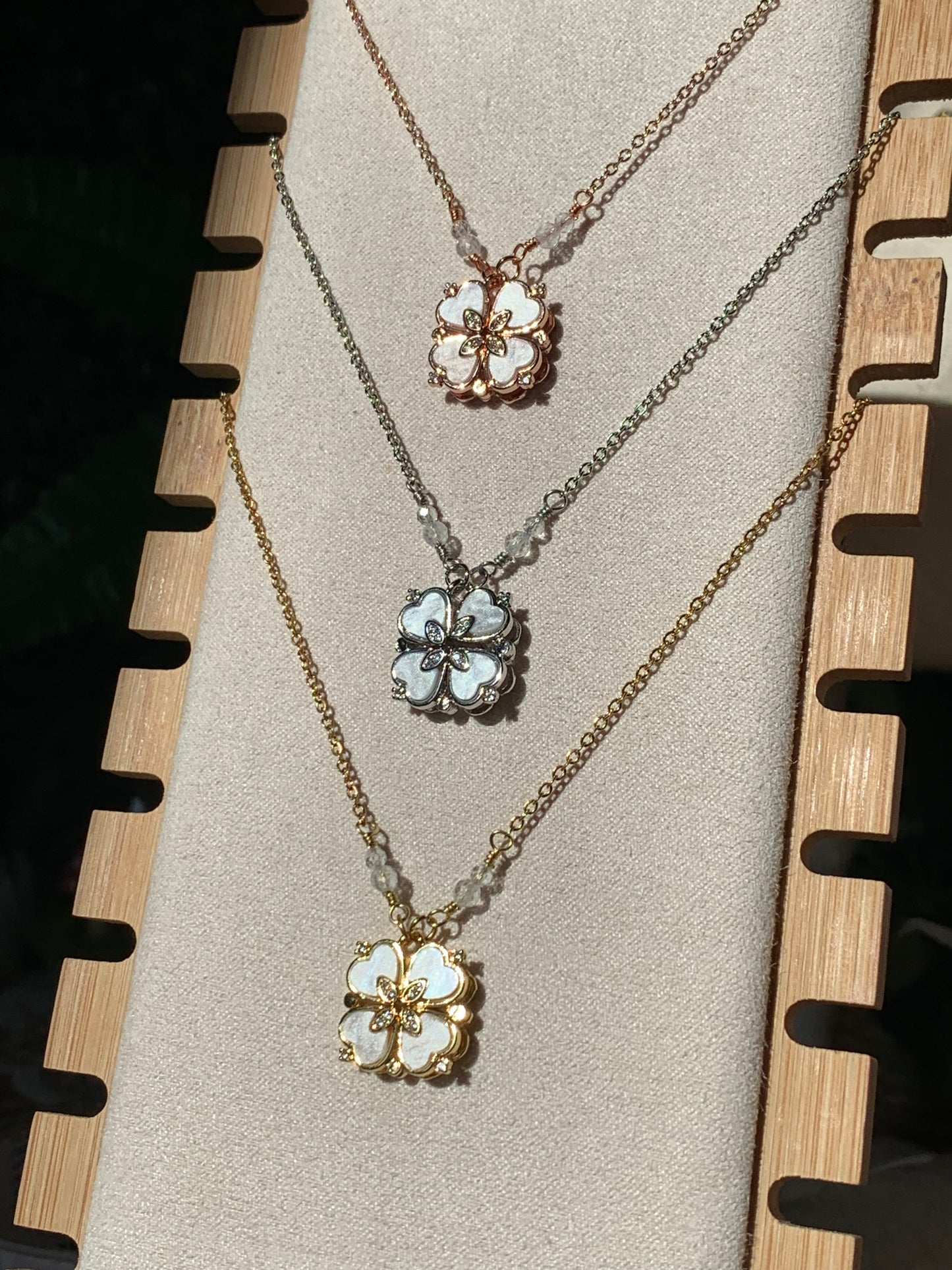 Collier Fleur magnétique & Cristal de roche