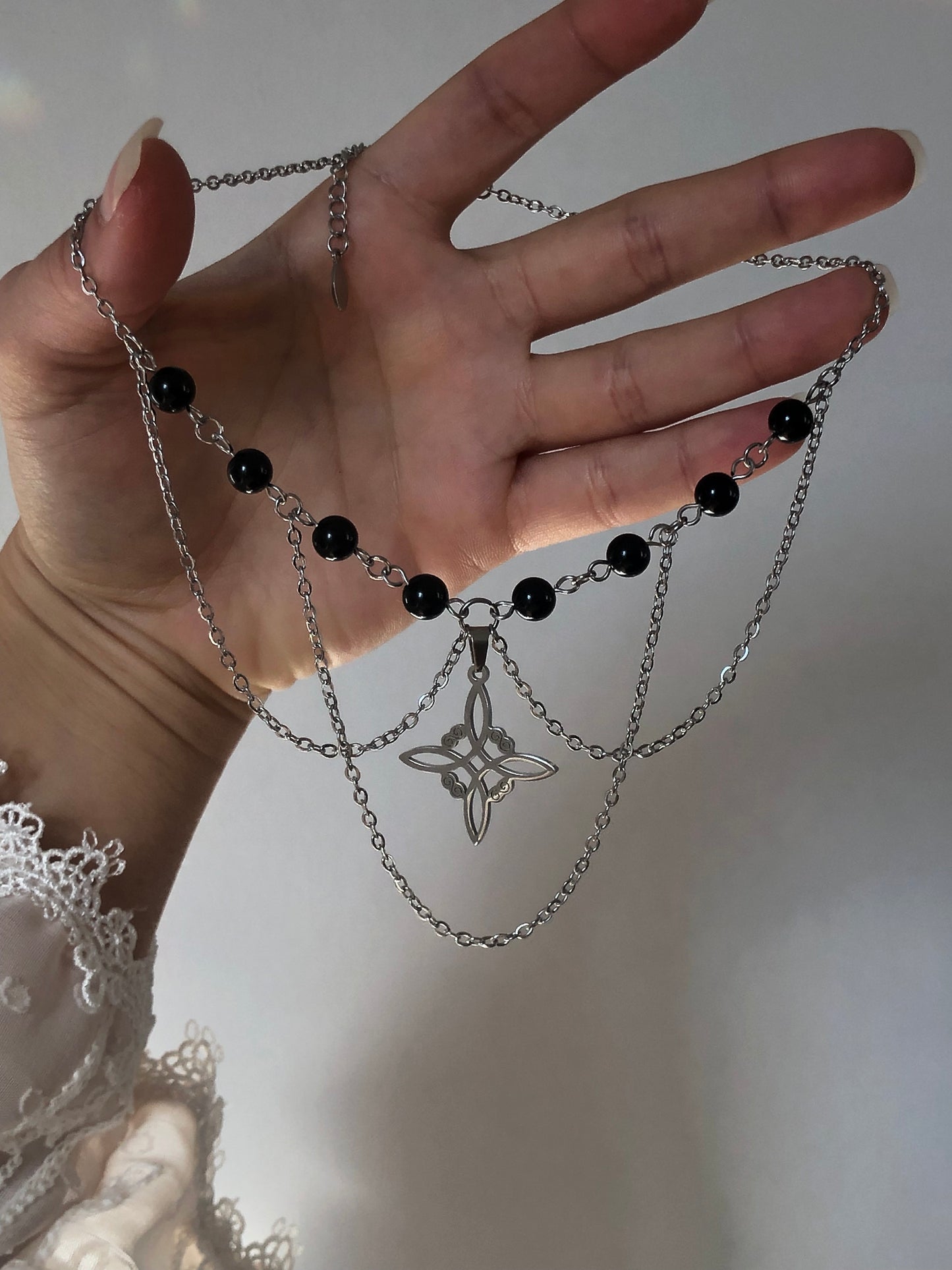 Collier « Nœud de sorcière » Obsidienne noire