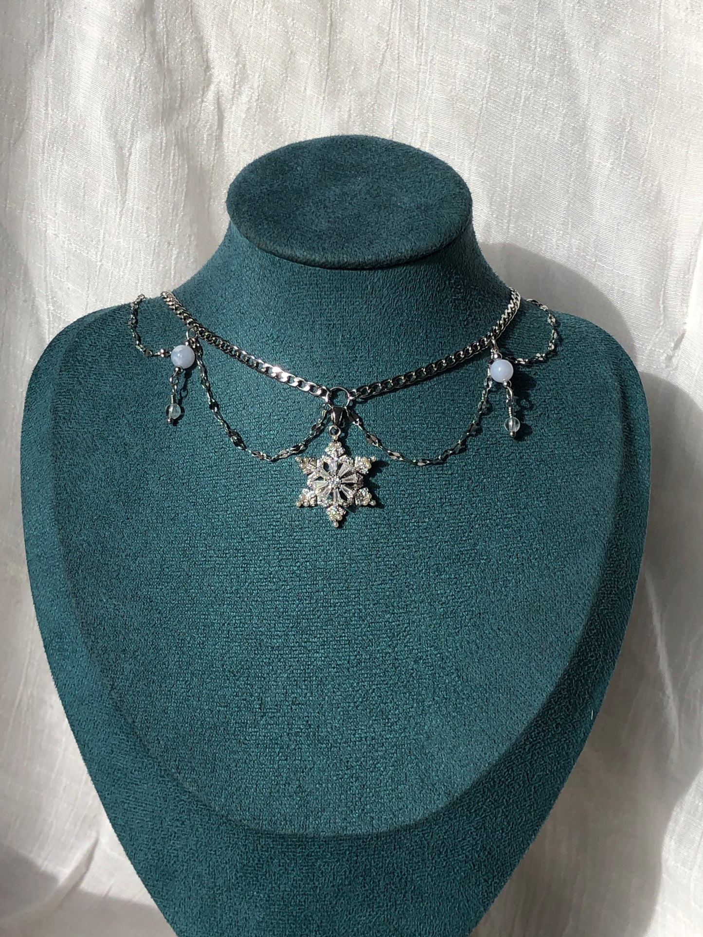 Collier « Elsa » Calcédoine bleue & cristal de roche