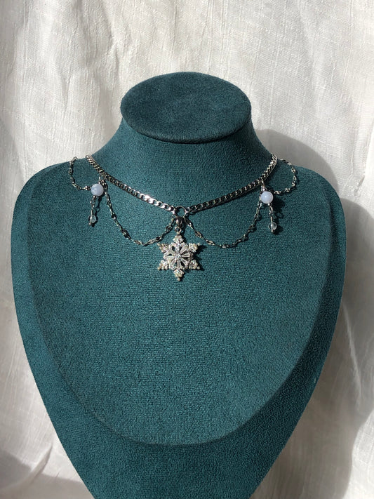 Collier « Elsa » Calcédoine bleue & cristal de roche