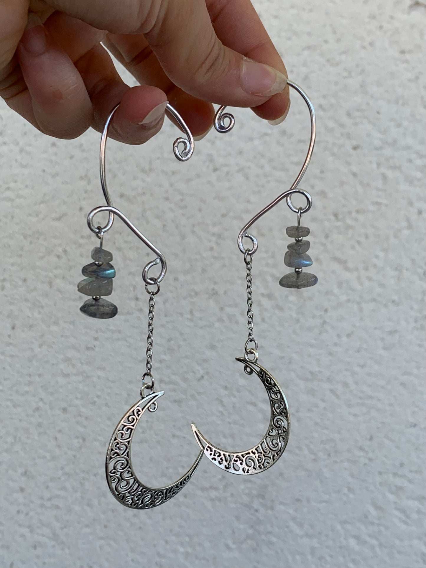 Manchettes d’oreilles argentées Lune & Labradorite