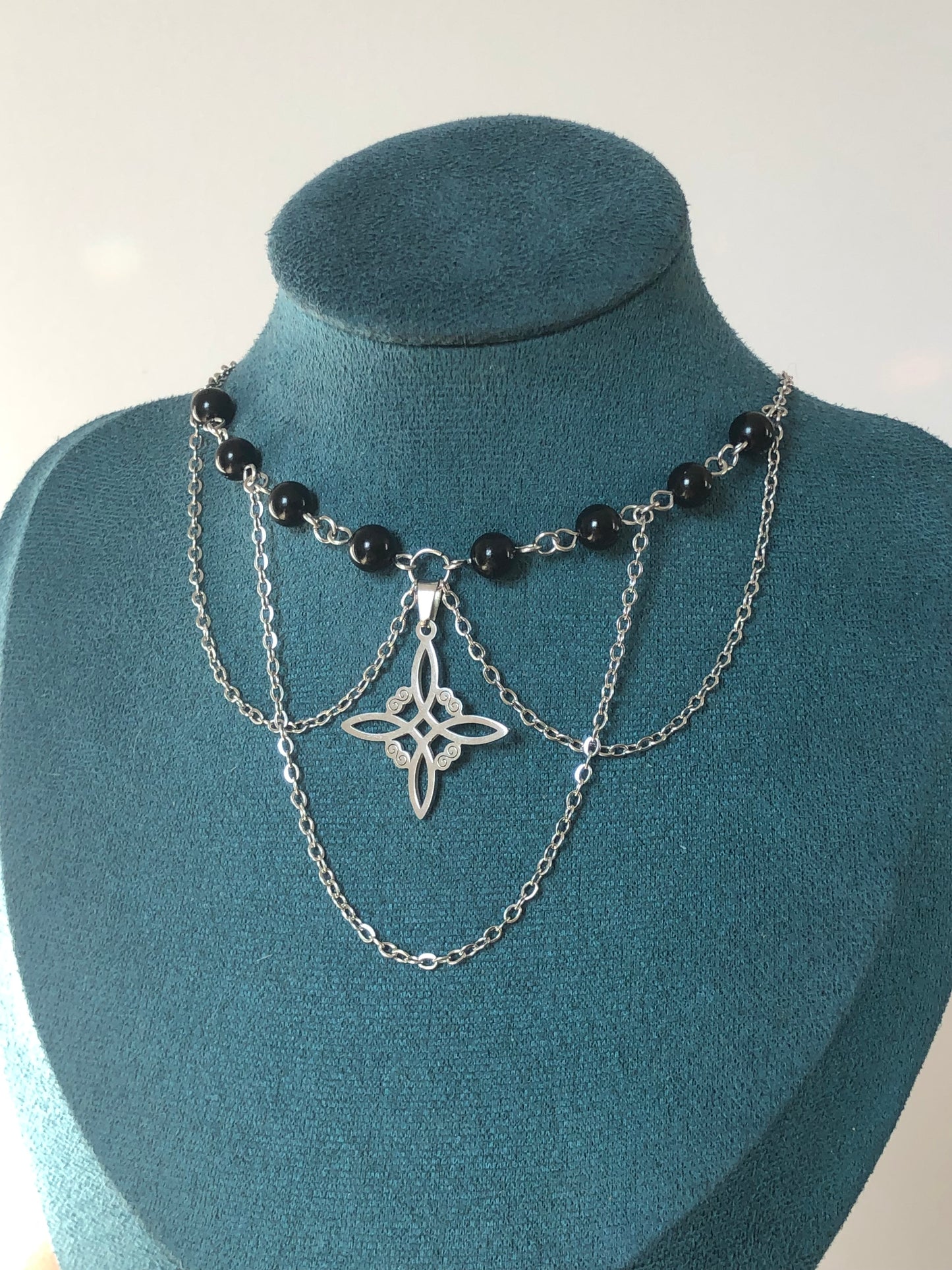 Collier « Nœud de sorcière » Obsidienne noire