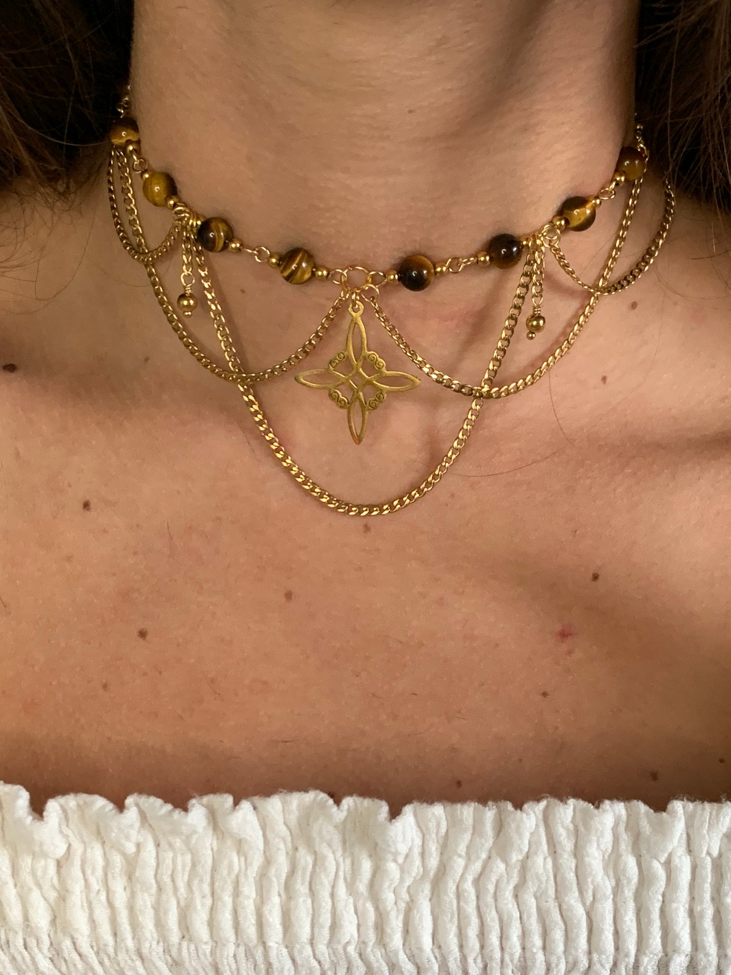 Collier « Enchanteresse » Noeud de sorcière & œil de tigre