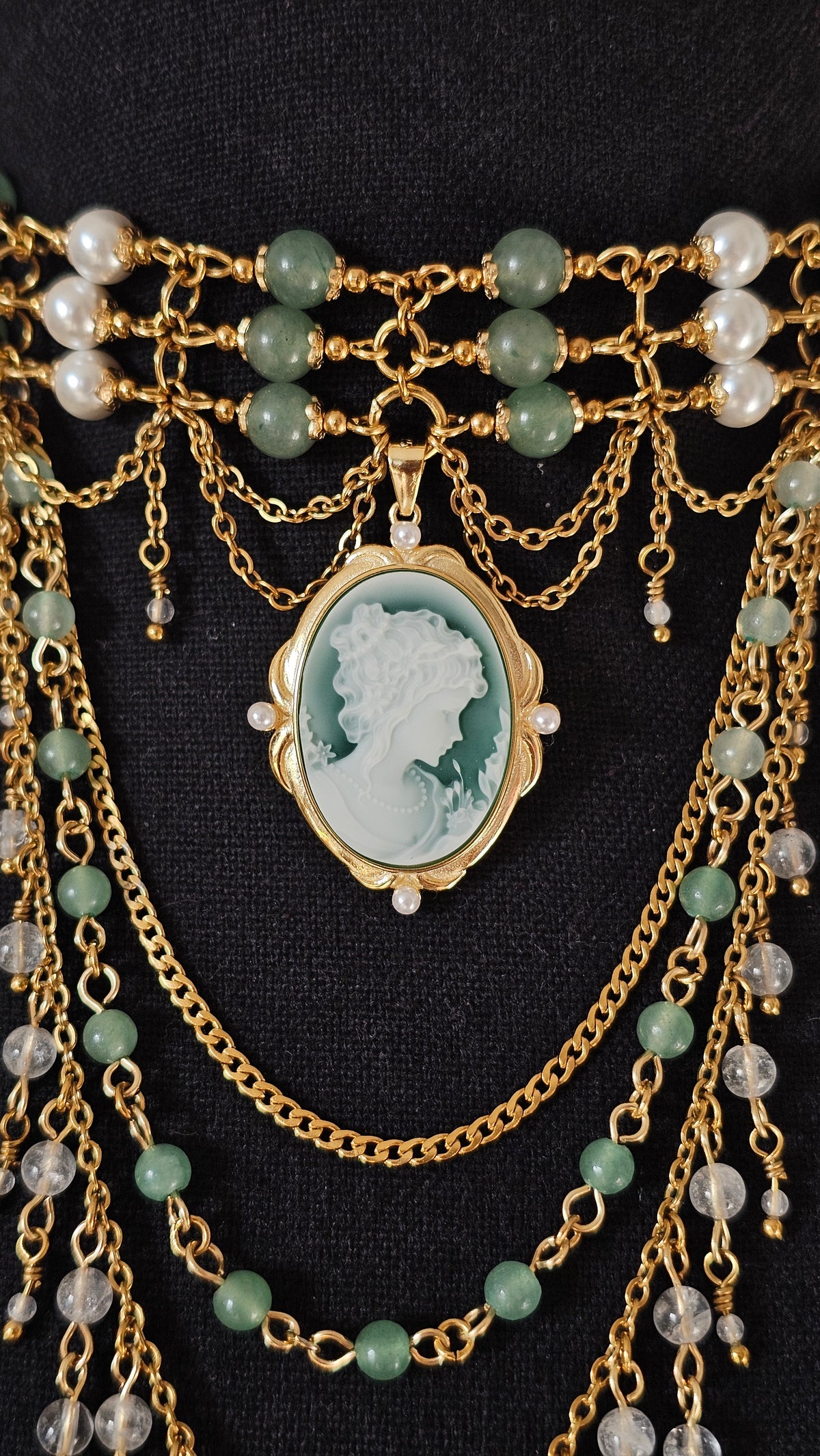 Collier "L’Intemporelle" Aventurine verte, perles nacrées & Cristal de roche