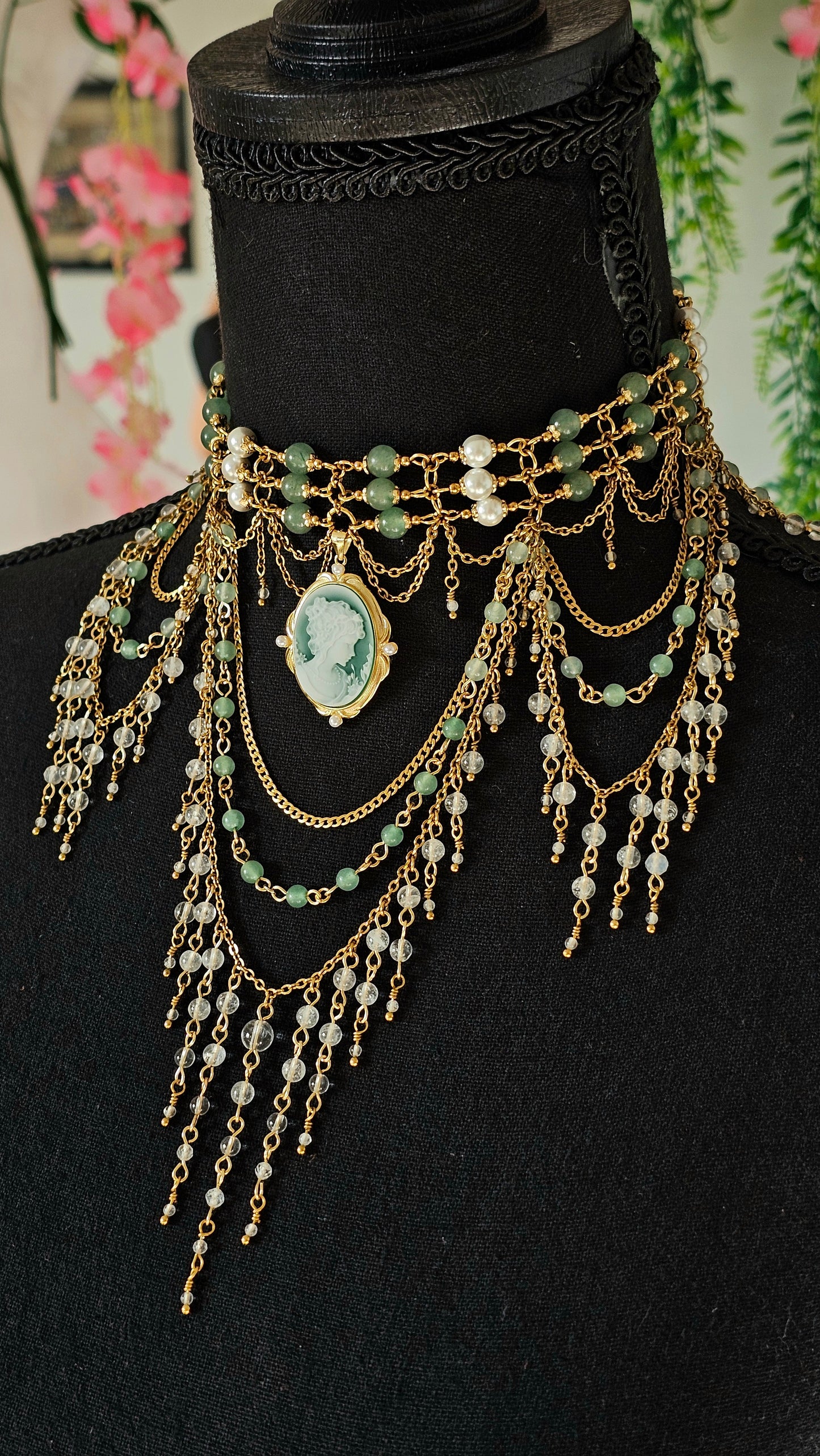 Collier "L’Intemporelle" Aventurine verte, perles nacrées & Cristal de roche