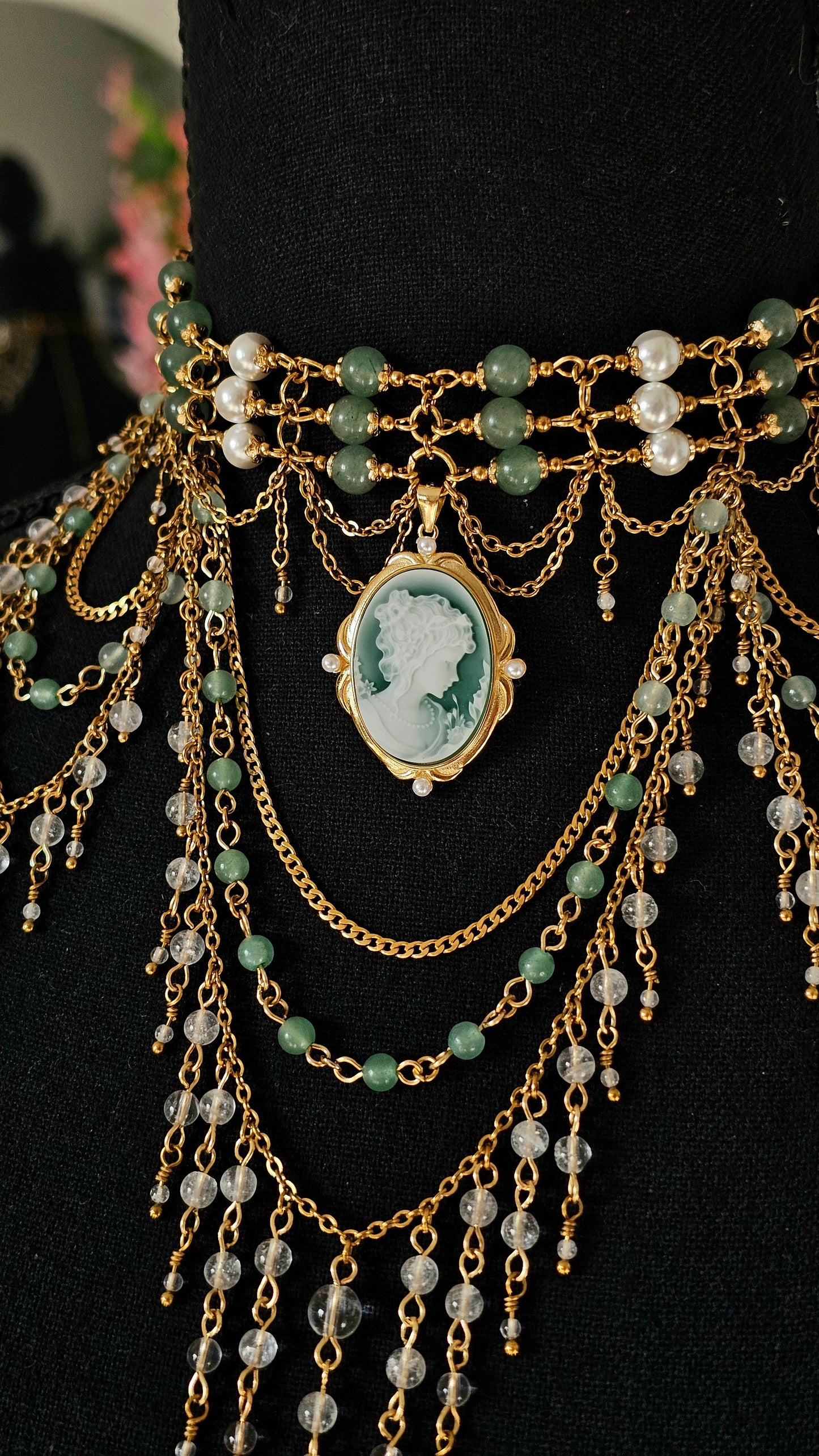 Collier "L’Intemporelle" Aventurine verte, perles nacrées & Cristal de roche