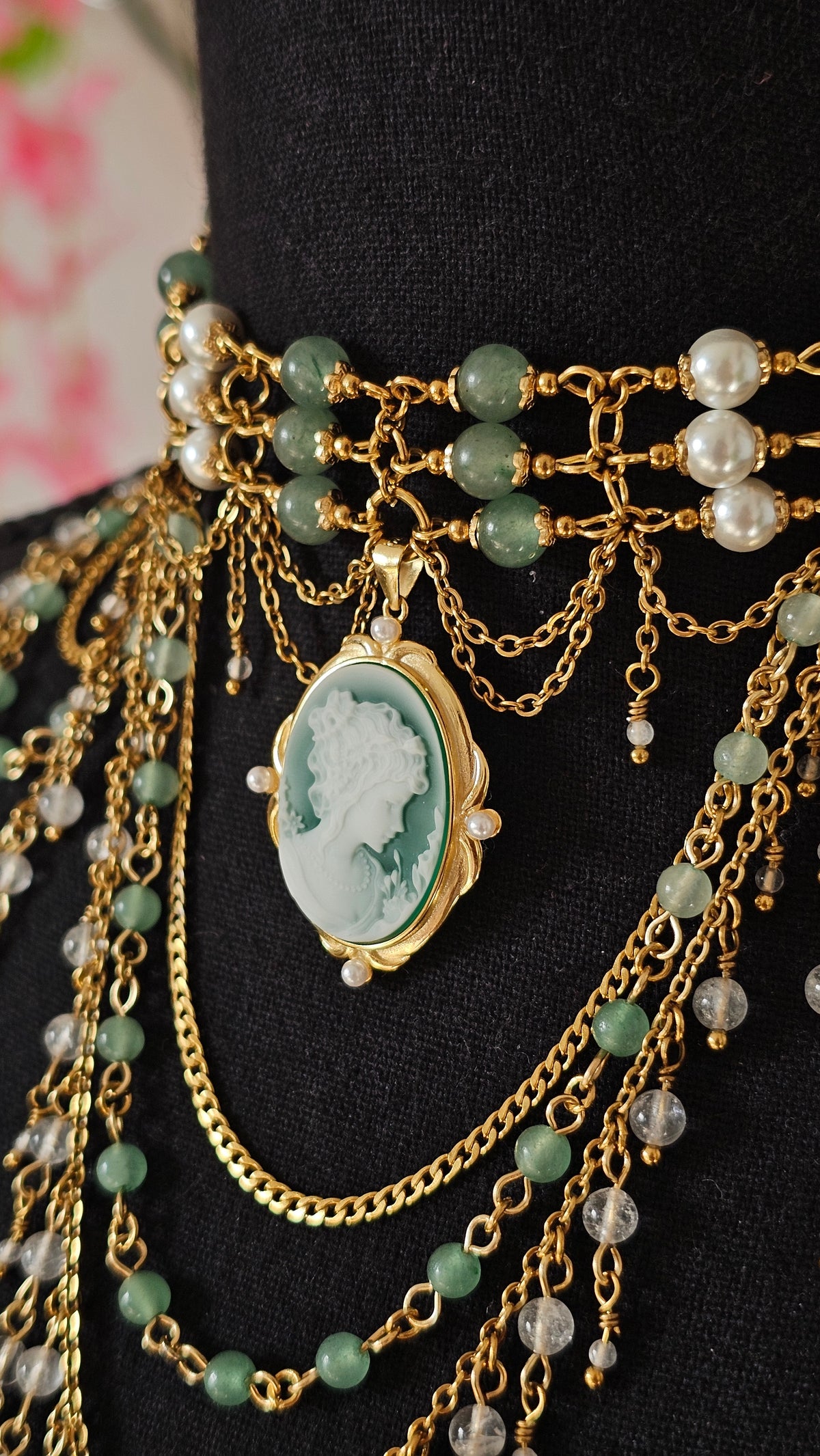 Collier "L’Intemporelle" Aventurine verte, perles nacrées & Cristal de roche